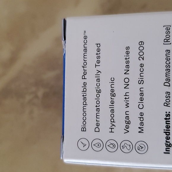 Retinol & Hyaluronic Acid Serum - Picture 2 of 4